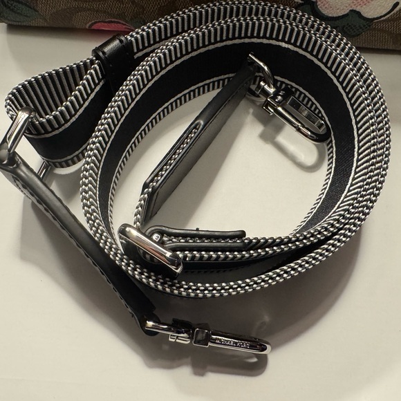 MICHAEL MICHAEL KORS
Striped Nylon Bag Strap - Picture 9 of 9